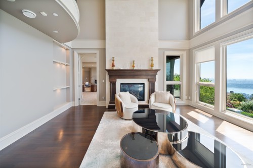 2766 Willoughby Road, West Vancouver, BC - Indoor With Fireplace