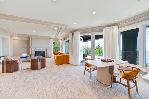 2766 Willoughby Road, West Vancouver, BC - Indoor With Fireplace