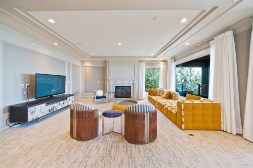 2766 Willoughby Road, West Vancouver, BC - Indoor Photo Showing Other Room With Fireplace