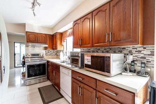 6496 Quebec Street, Vancouver, BC - Indoor Photo Showing Kitchen