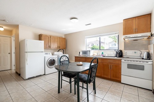 6496 Quebec Street, Vancouver, BC - Indoor Photo Showing Kitchen