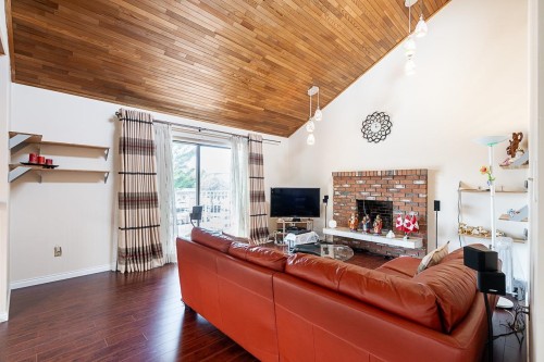 6496 Quebec Street, Vancouver, BC - Indoor Photo Showing Living Room With Fireplace
