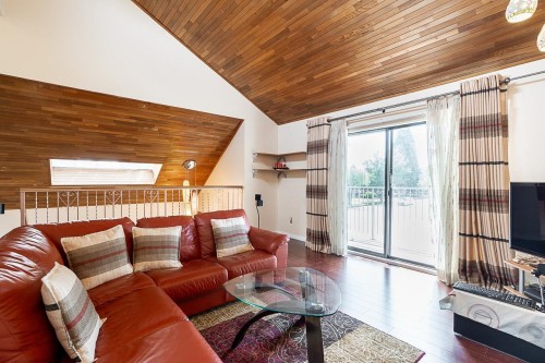 6496 Quebec Street, Vancouver, BC - Indoor Photo Showing Living Room