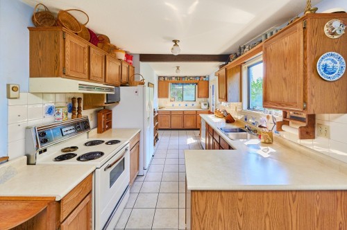 21810 132 Avenue, Maple Ridge, BC - Indoor Photo Showing Kitchen