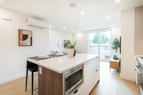 123-1552 3Rd Avenue E, Vancouver, BC - Indoor Photo Showing Kitchen
