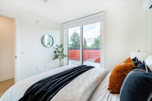 123-1552 3Rd Avenue E, Vancouver, BC - Indoor Photo Showing Bedroom