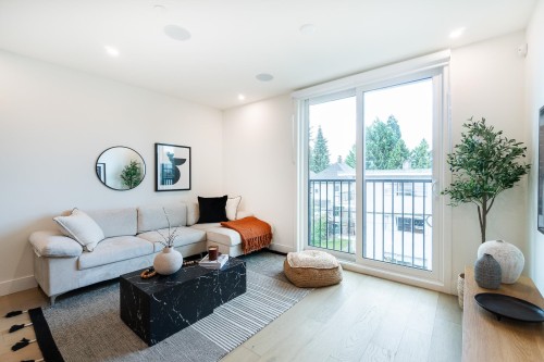 123-1552 3Rd Avenue E, Vancouver, BC - Indoor Photo Showing Living Room