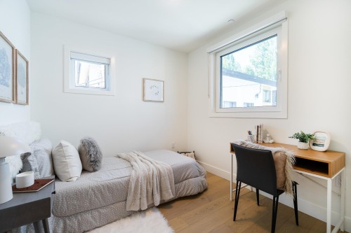 123-1552 3Rd Avenue E, Vancouver, BC - Indoor Photo Showing Bedroom