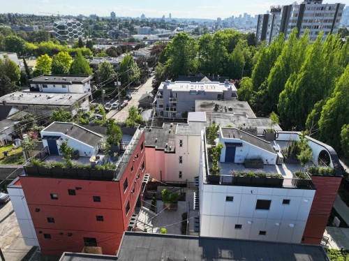 123-1552 3Rd Avenue E, Vancouver, BC - Outdoor With View