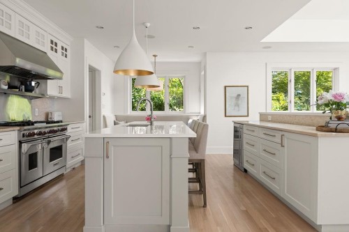 6180 Candia Place, West Vancouver, BC - Indoor Photo Showing Kitchen With Upgraded Kitchen