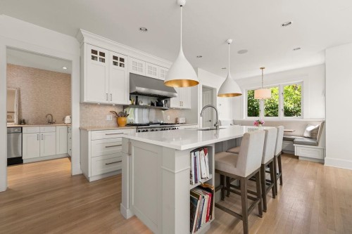 6180 Candia Place, West Vancouver, BC - Indoor Photo Showing Kitchen With Upgraded Kitchen