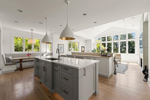 6180 Candia Place, West Vancouver, BC - Indoor Photo Showing Kitchen With Upgraded Kitchen