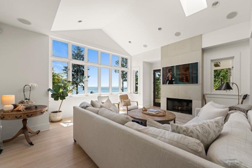 6180 Candia Place, West Vancouver, BC - Indoor Photo Showing Living Room With Fireplace