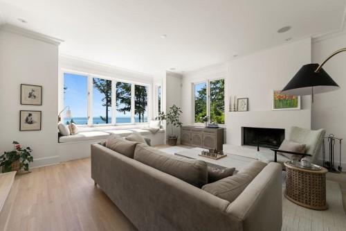 6180 Candia Place, West Vancouver, BC - Indoor Photo Showing Living Room
