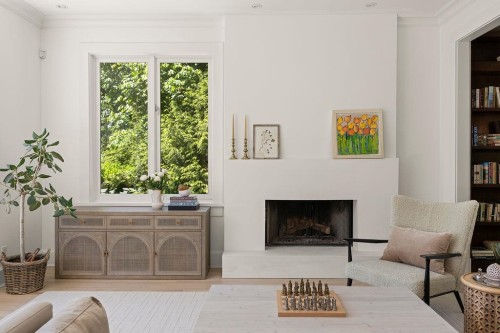 6180 Candia Place, West Vancouver, BC - Indoor Photo Showing Living Room With Fireplace