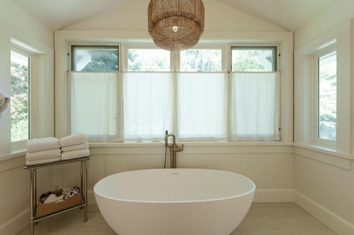6180 Candia Place, West Vancouver, BC - Indoor Photo Showing Bathroom