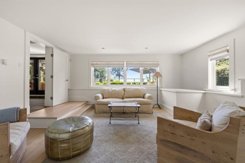 6180 Candia Place, West Vancouver, BC - Indoor Photo Showing Living Room
