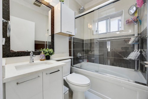 765 Skeena Street, Vancouver, BC - Indoor Photo Showing Bathroom