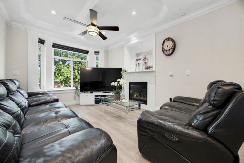 765 Skeena Street, Vancouver, BC - Indoor Photo Showing Living Room With Fireplace