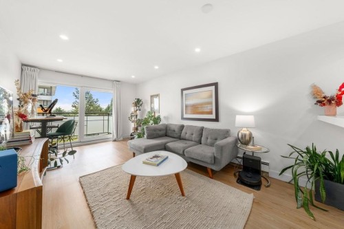 312-360 2nd Street E North Vancouver, BC V7L 4N6