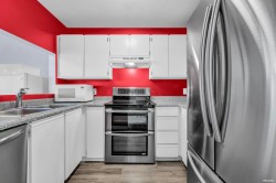 115-918 Roderick Avenue  Coquitlam, BC V3K 1R1