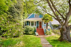 1560 Macgowan Avenue  North Vancouver, BC V7P 2X2
