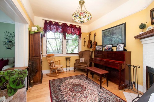 1560 Macgowan Avenue, North Vancouver, BC - Indoor