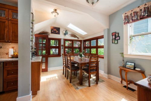1560 Macgowan Avenue, North Vancouver, BC - Indoor Photo Showing Dining Room