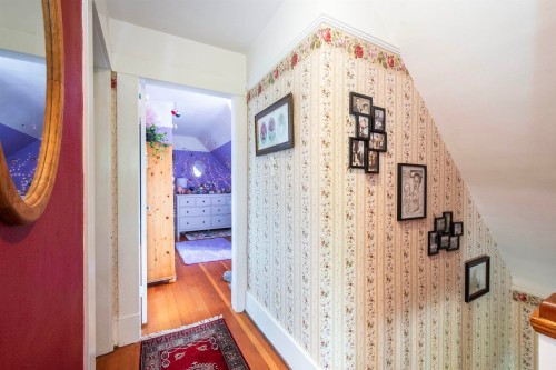 1560 Macgowan Avenue, North Vancouver, BC - Indoor