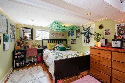 1560 Macgowan Avenue, North Vancouver, BC - Indoor Photo Showing Bedroom