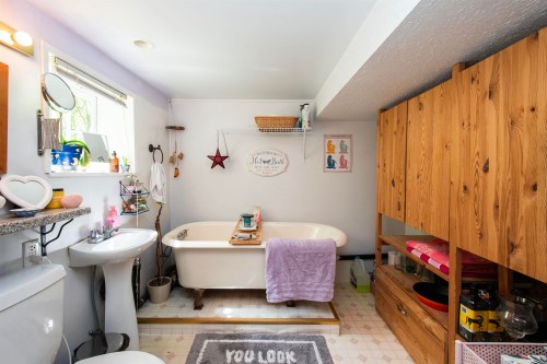 1560 Macgowan Avenue, North Vancouver, BC - Indoor Photo Showing Other Room