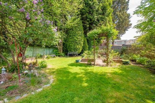 1560 Macgowan Avenue, North Vancouver, BC - Outdoor