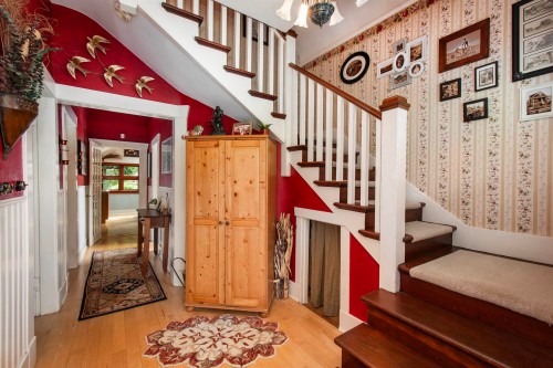 1560 Macgowan Avenue, North Vancouver, BC - Indoor Photo Showing Other Room