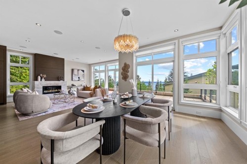 2972 Burfield Place, West Vancouver, BC - Indoor Photo Showing Dining Room