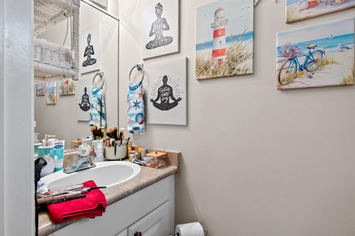 1614 Connaught Drive, Port Coquitlam, BC - Indoor Photo Showing Bathroom