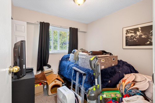 1614 Connaught Drive, Port Coquitlam, BC - Indoor Photo Showing Bedroom