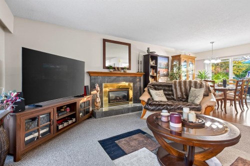 1614 Connaught Drive, Port Coquitlam, BC - Indoor Photo Showing Living Room With Fireplace