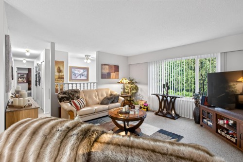 1614 Connaught Drive, Port Coquitlam, BC - Indoor Photo Showing Living Room