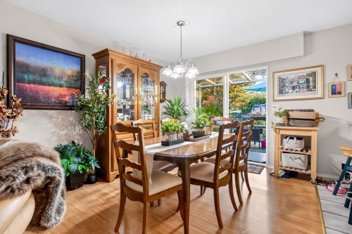 1614 Connaught Drive, Port Coquitlam, BC - Indoor Photo Showing Dining Room