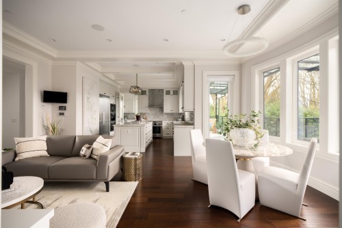 3955 Broadway W, Vancouver, BC - Indoor