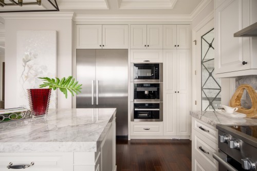 3955 Broadway W, Vancouver, BC - Indoor Photo Showing Kitchen With Upgraded Kitchen