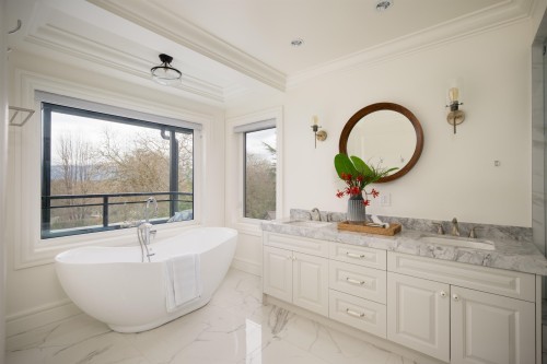 3955 Broadway W, Vancouver, BC - Indoor Photo Showing Bathroom