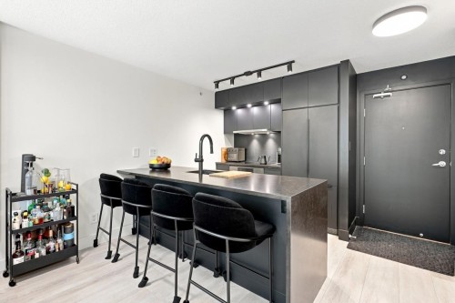 212-1082 Seymour Street , Vancouver, BC V6B 1X9 3