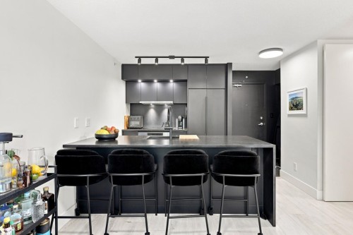 212-1082 Seymour Street , Vancouver, BC V6B 1X9 4