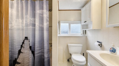 4458 Skeena Street, Vancouver, BC - Indoor Photo Showing Bathroom