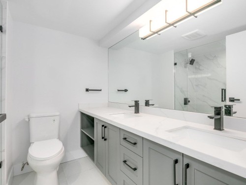 110-1350 View Crescent, Delta, BC - Indoor Photo Showing Bathroom