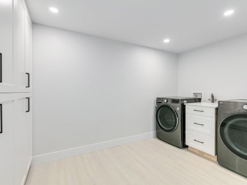 110-1350 View Crescent, Delta, BC - Indoor Photo Showing Laundry Room