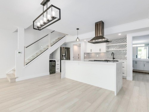 110-1350 View Crescent, Delta, BC - Indoor Photo Showing Kitchen With Upgraded Kitchen
