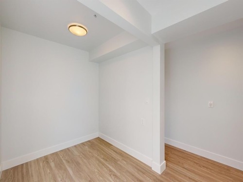 2731 Duke St, Vancouver, BC - Indoor Photo Showing Other Room