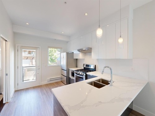 2731 Duke St, Vancouver, BC - Indoor Photo Showing Kitchen With Double Sink With Upgraded Kitchen